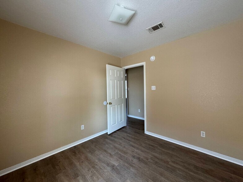 Building Photo - 3406 Cantabrian Dr