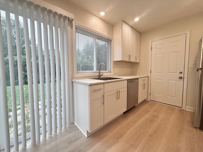 Building Photo - 317 Hadleigh Rd