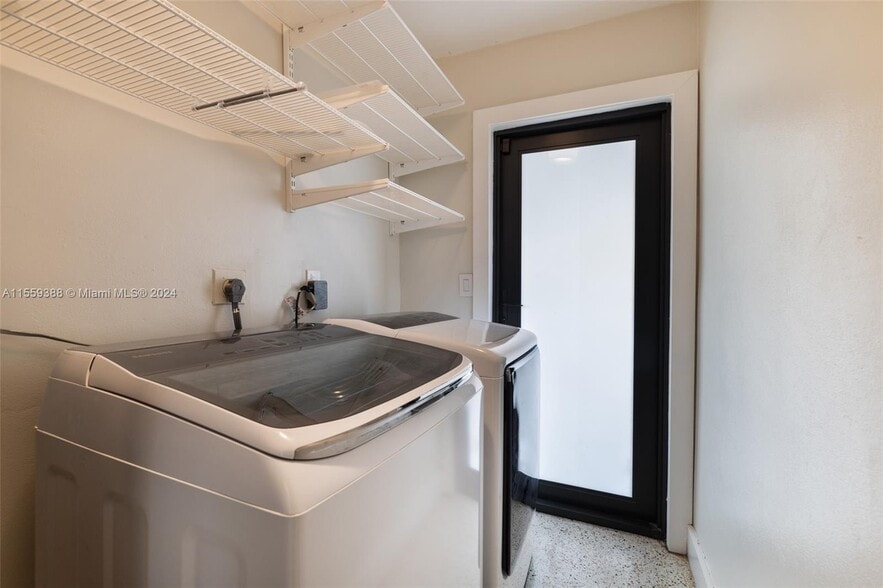 Building Photo - 2539 SW 20th St