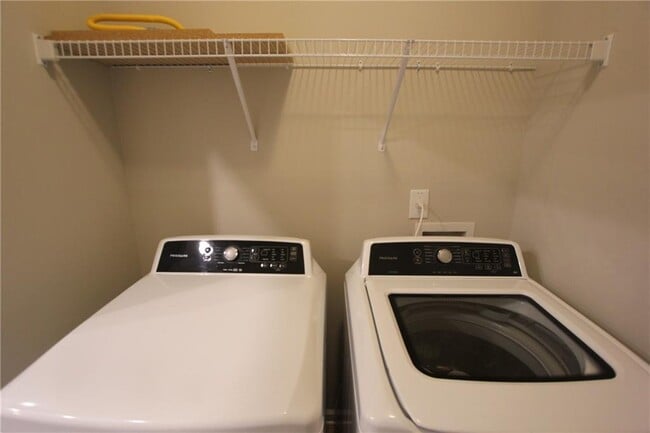 Building Photo - 1260 Elderwood Way