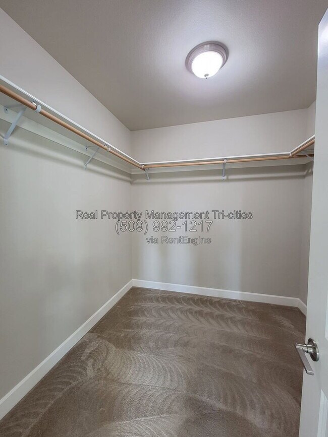 Building Photo - 1108 S Kansas Pl