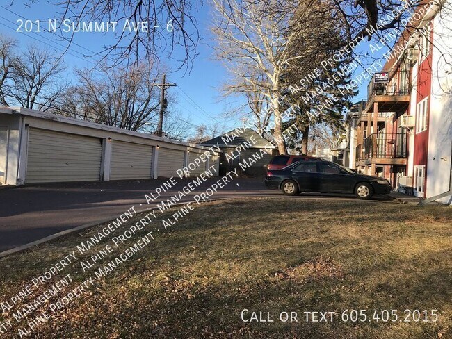 Building Photo - 201 N Summit Ave