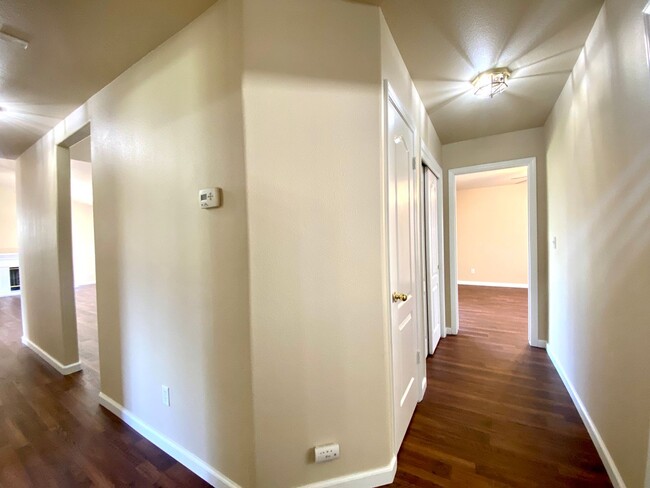 Building Photo - $2,295 Beautiful 3 Bedroom Home- Valentine...