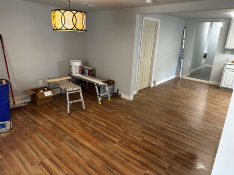 Building Photo - 811 W 8th St