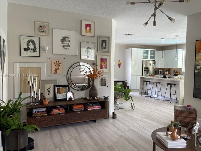 Building Photo - 485 Silver Palm Way