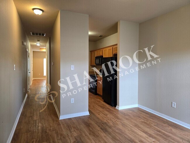 Building Photo - 2117 Columbus Ave