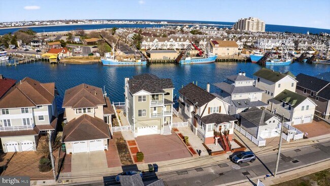 Building Photo - 739 N Massachusetts Ave