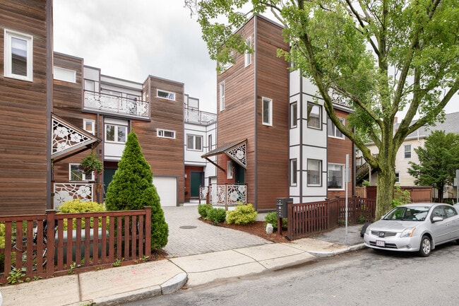 Building Photo - 11 Clary St