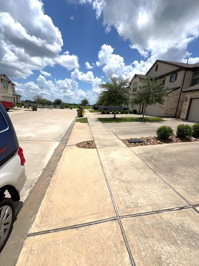 Building Photo - 7118 Fannin St