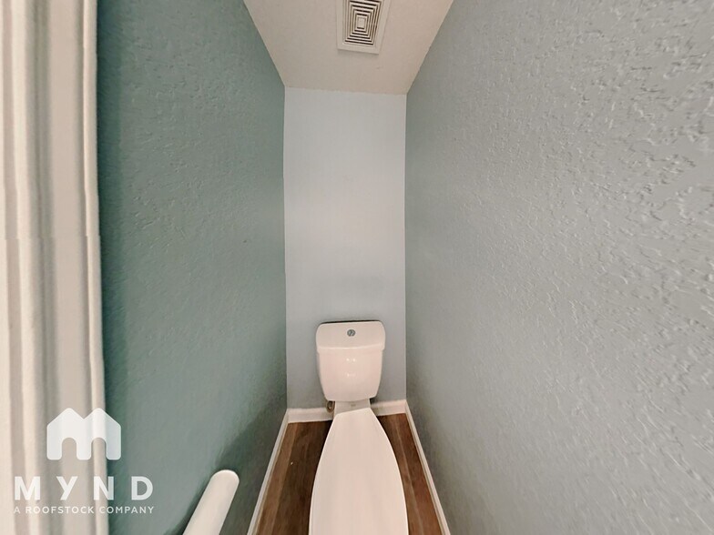 Building Photo - 9203 Silver Vista