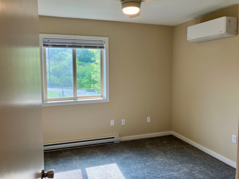 Bedroom 2 - H5 Stonehedge Dr