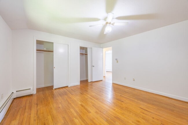 Building Photo - 5 Bedroom Split Level Single Family