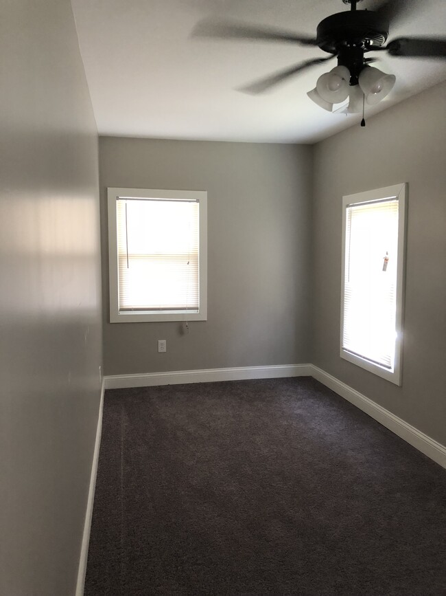 Front bedroom - 4615 Bell St