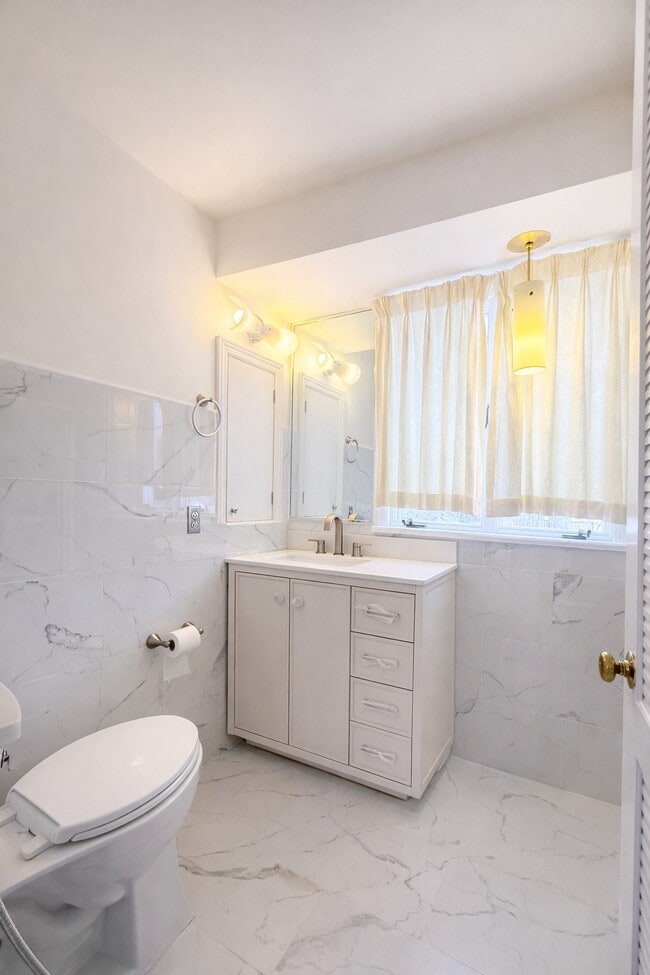 Building Photo - 520 Murray Hill Rd