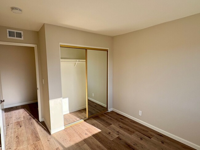 Building Photo - Remodeled Upper-Floor Condo