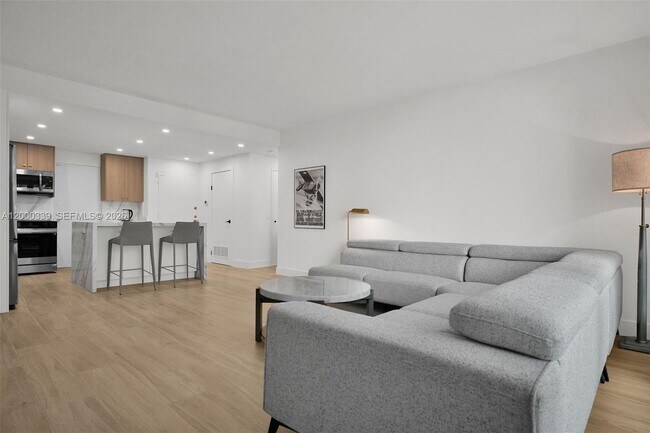 Building Photo - 3505 S Ocean Dr