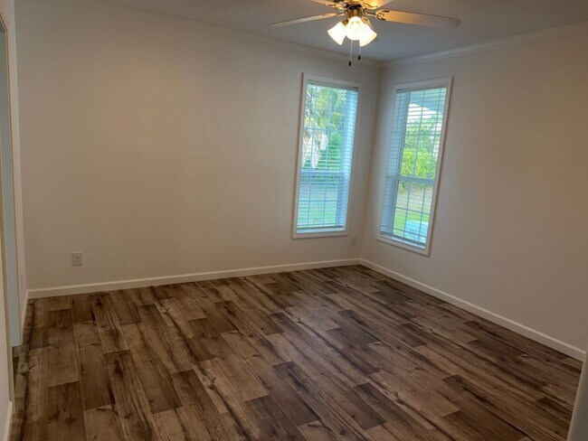 Building Photo - 310 8th St