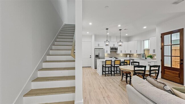 Building Photo - 6423 Highland Pine Ln