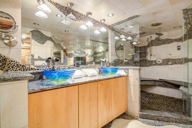 Building Photo - 8280 Queen St