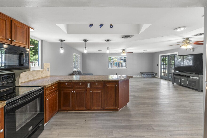 Building Photo - 6918 Tradewind Way