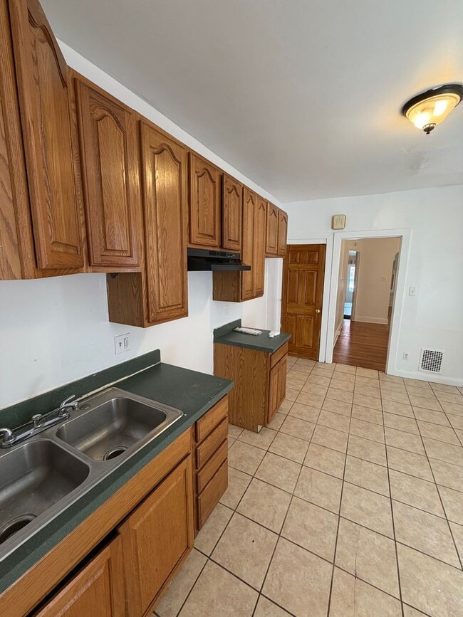 Building Photo - 835 Liden Ave