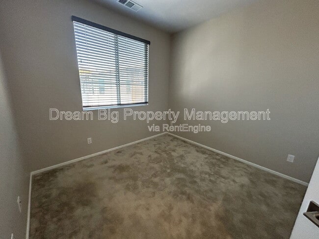 Building Photo - 609 Savi Dr