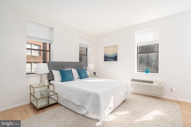 Building Photo - 1843 Mintwood Pl NW