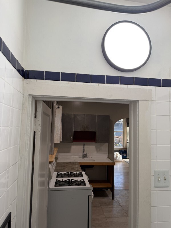 Building Photo - 553 E 700 S