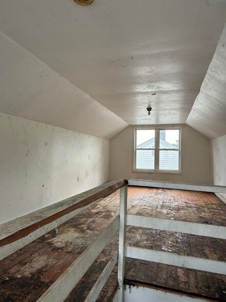 Building Photo - 1311 E Garfield Ave