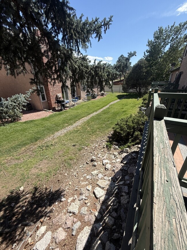 Building Photo - 127 Iveystone Ct