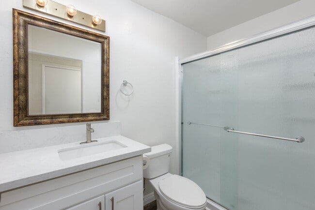 Building Photo - Spacious 2-Bedroom, 2.5-Bath Condo in Cano...