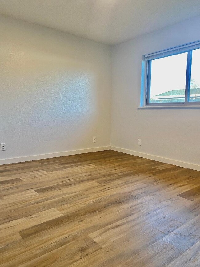 Building Photo - 3051 Hazel Ave