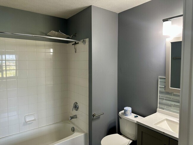 Building Photo - 5895 Canyon Creek Dr