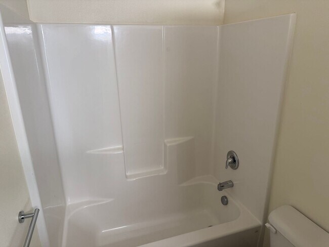 Building Photo - Bres01