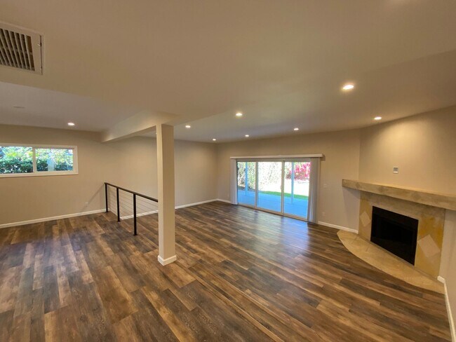 Building Photo - 5900 Cahill Ave