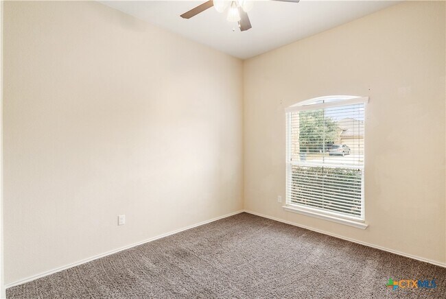 Building Photo - 9405 Cricket Dr