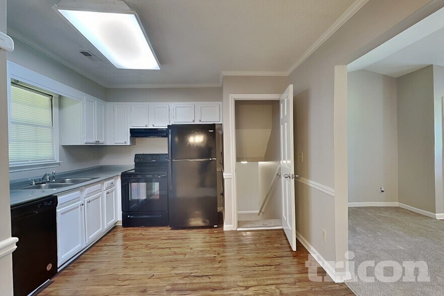 Building Photo - 1202 Holly Hills Dr SW