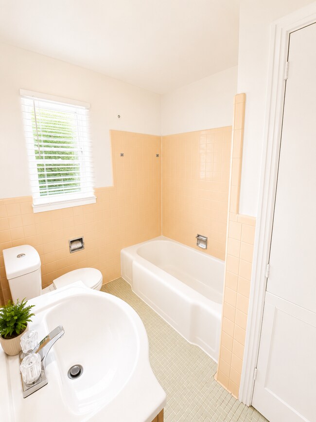 Building Photo - Bright and Spacious 1-Bedroom Near St. Mary’s and Woodlawn Lake