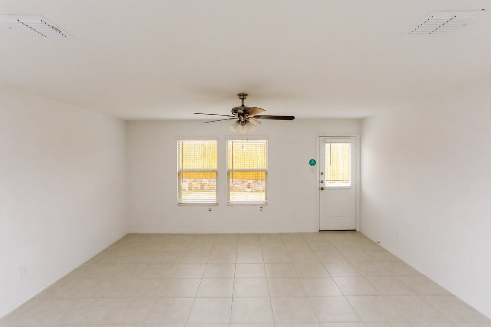 Building Photo - 1017 Crestview Dr