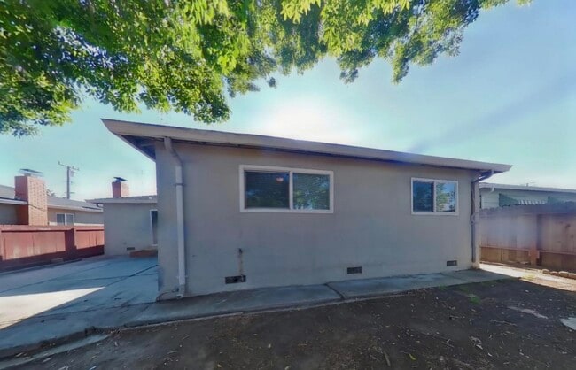 Building Photo - Available And Ready Now!