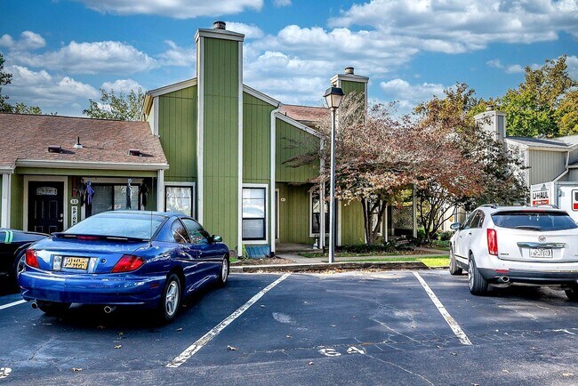 Building Photo - Live the Lake Lifestyle! 3-bedroom, 1.5-ba...