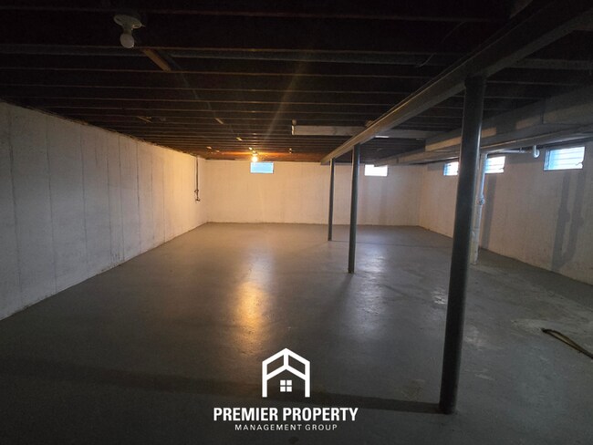 Building Photo - 2185 Flight Dr