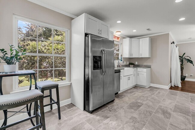 Building Photo - 339 Mt Royall Dr