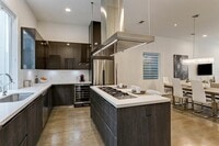 Building Photo - 5905 E Post Oak Ln