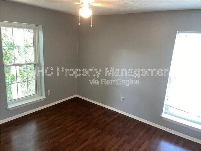 Building Photo - 2805 Northeast Expy
