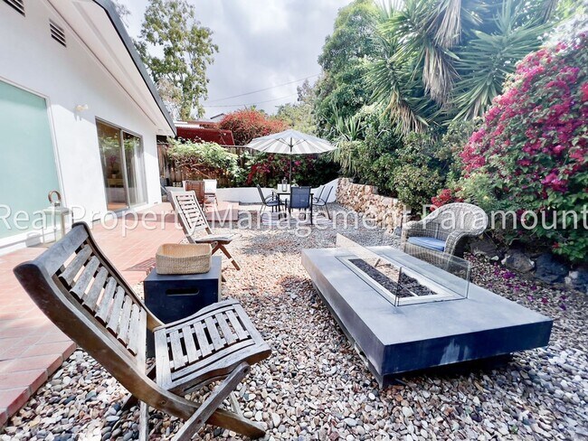 Building Photo - Furnished Brentwood Hills Retreat with Tim...