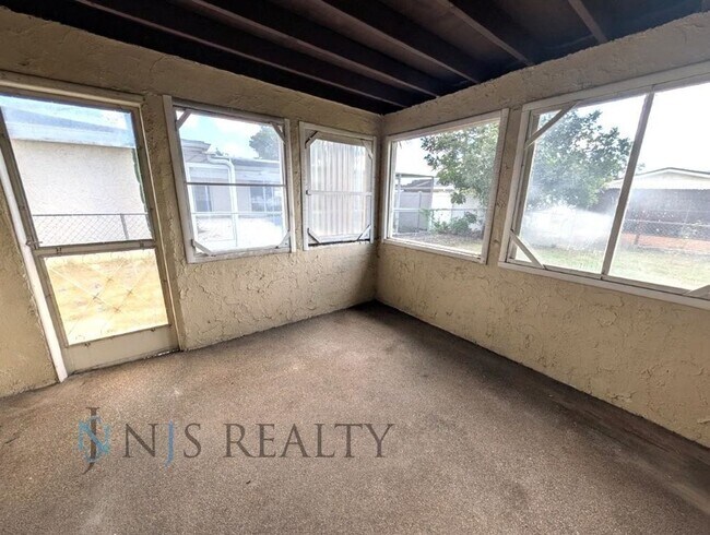 Building Photo - 1209 Maybury Dr