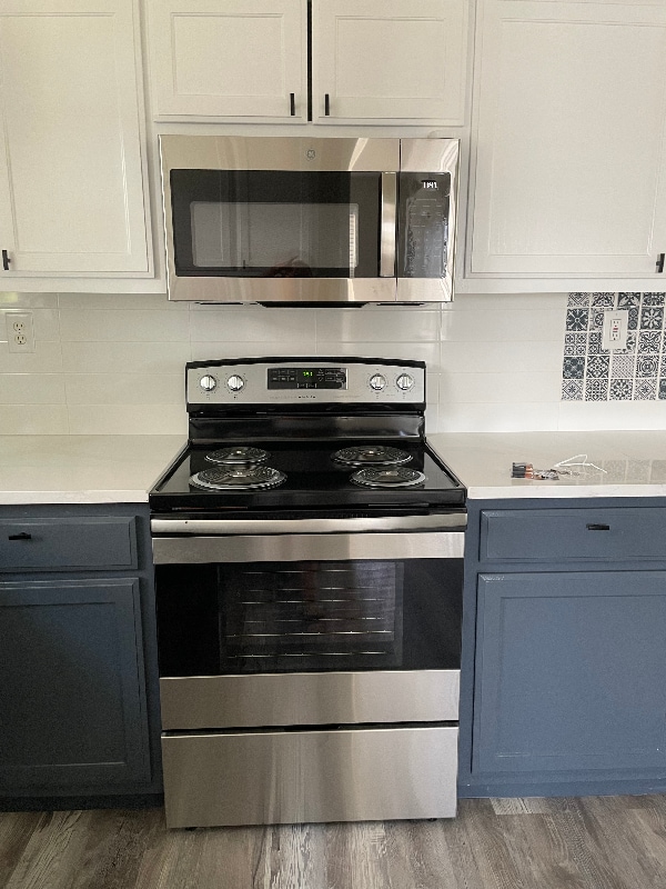 Building Photo - 755 River Rd