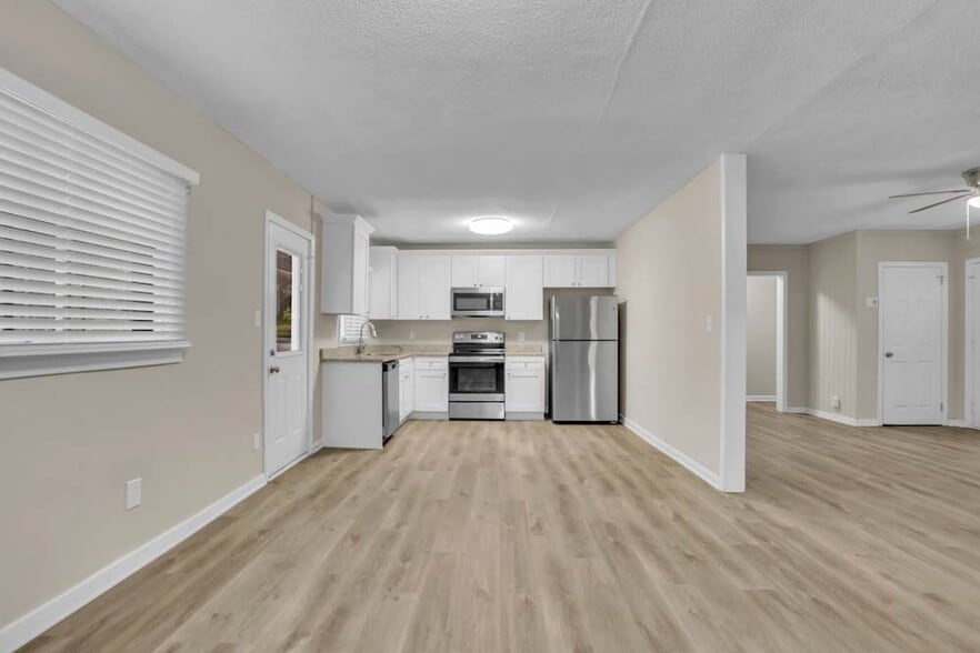 Building Photo - 6061 Lower Brk Ln