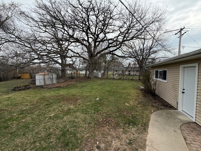 Building Photo - 109 Hickory Dr